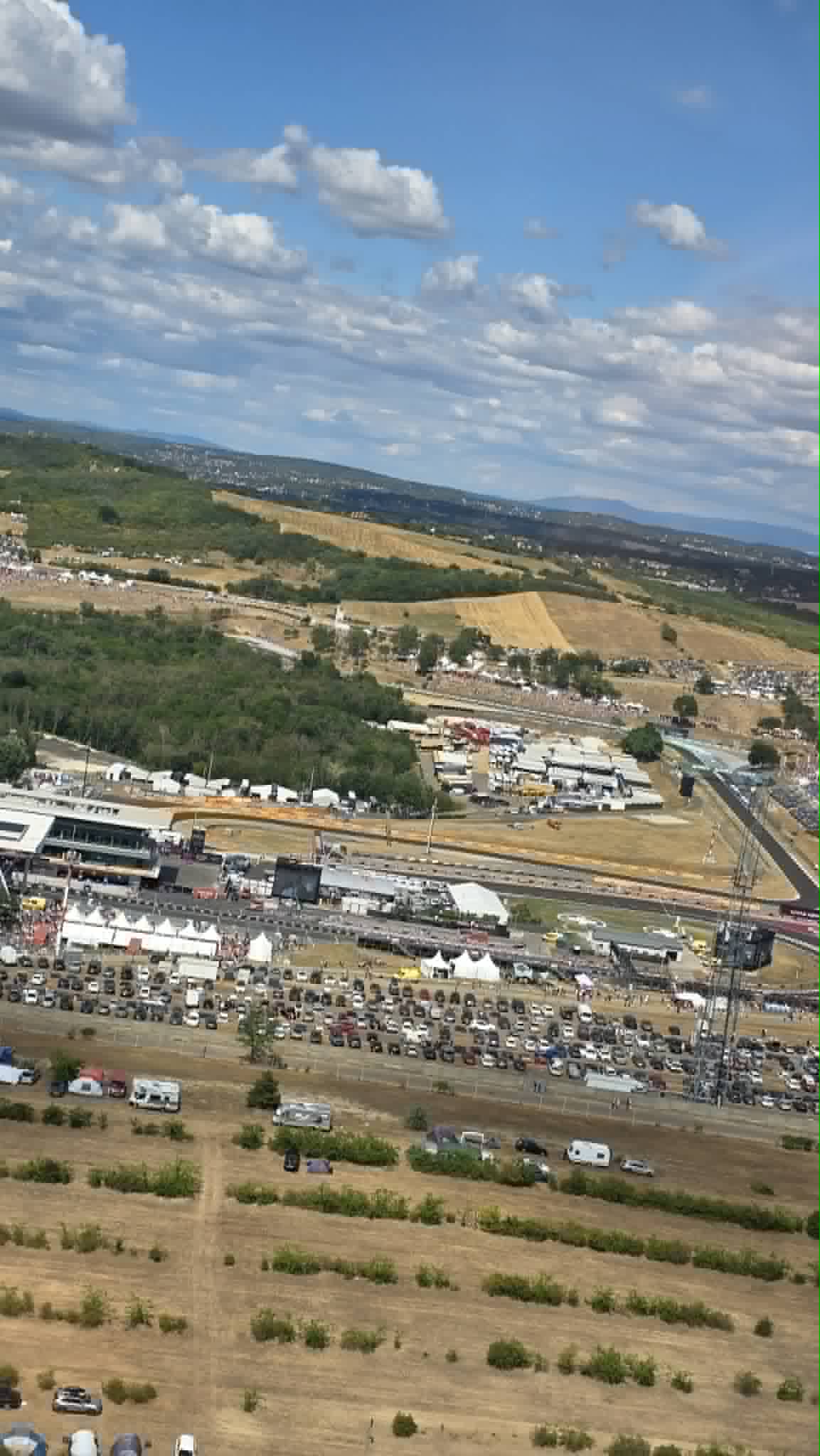 A Hungaroring lelátói és pályája helikopterből, 2026-os szezon