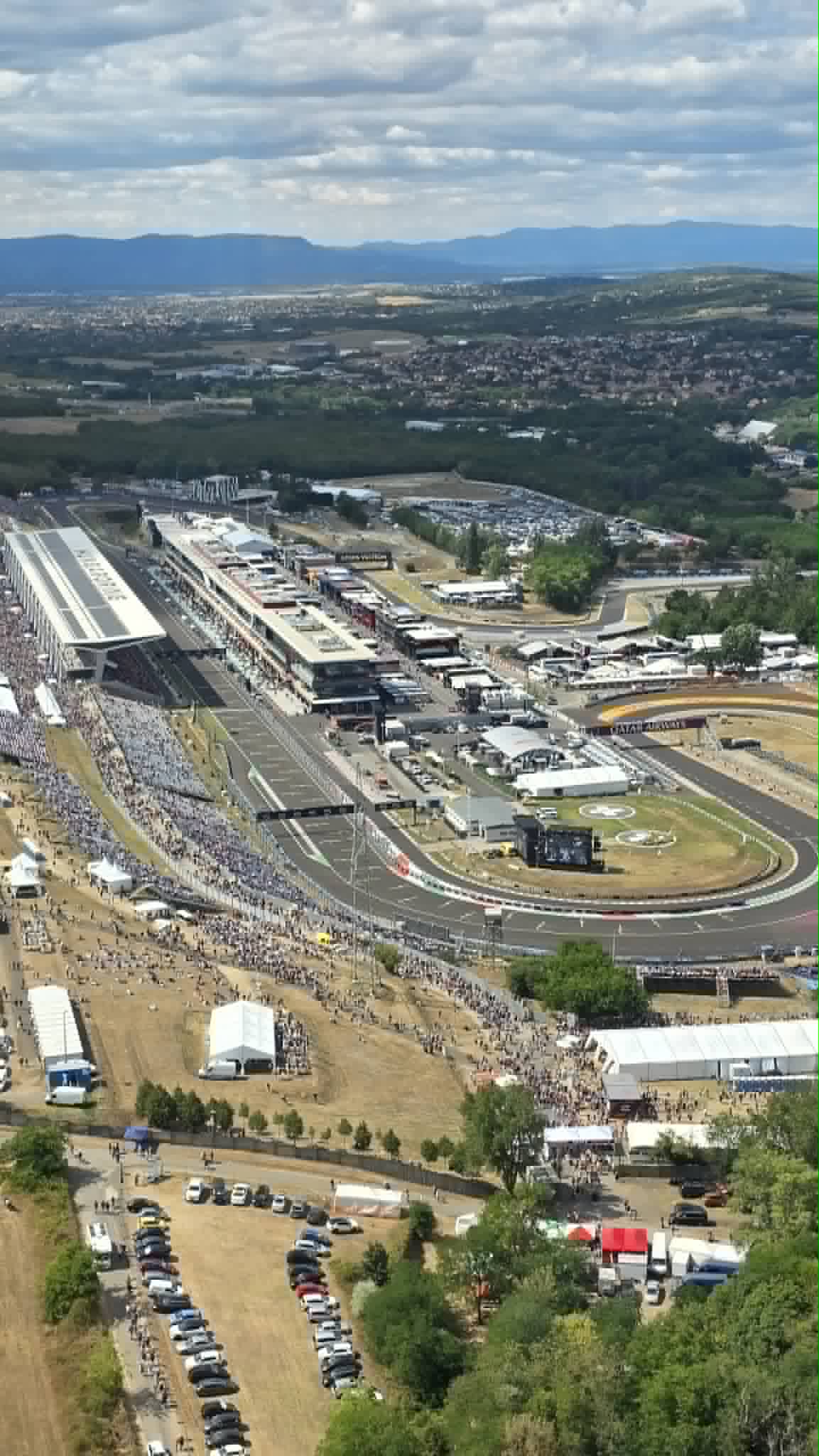 A Hungaroring bokszutcája és lelátói a levegőből, 2026-os szezon